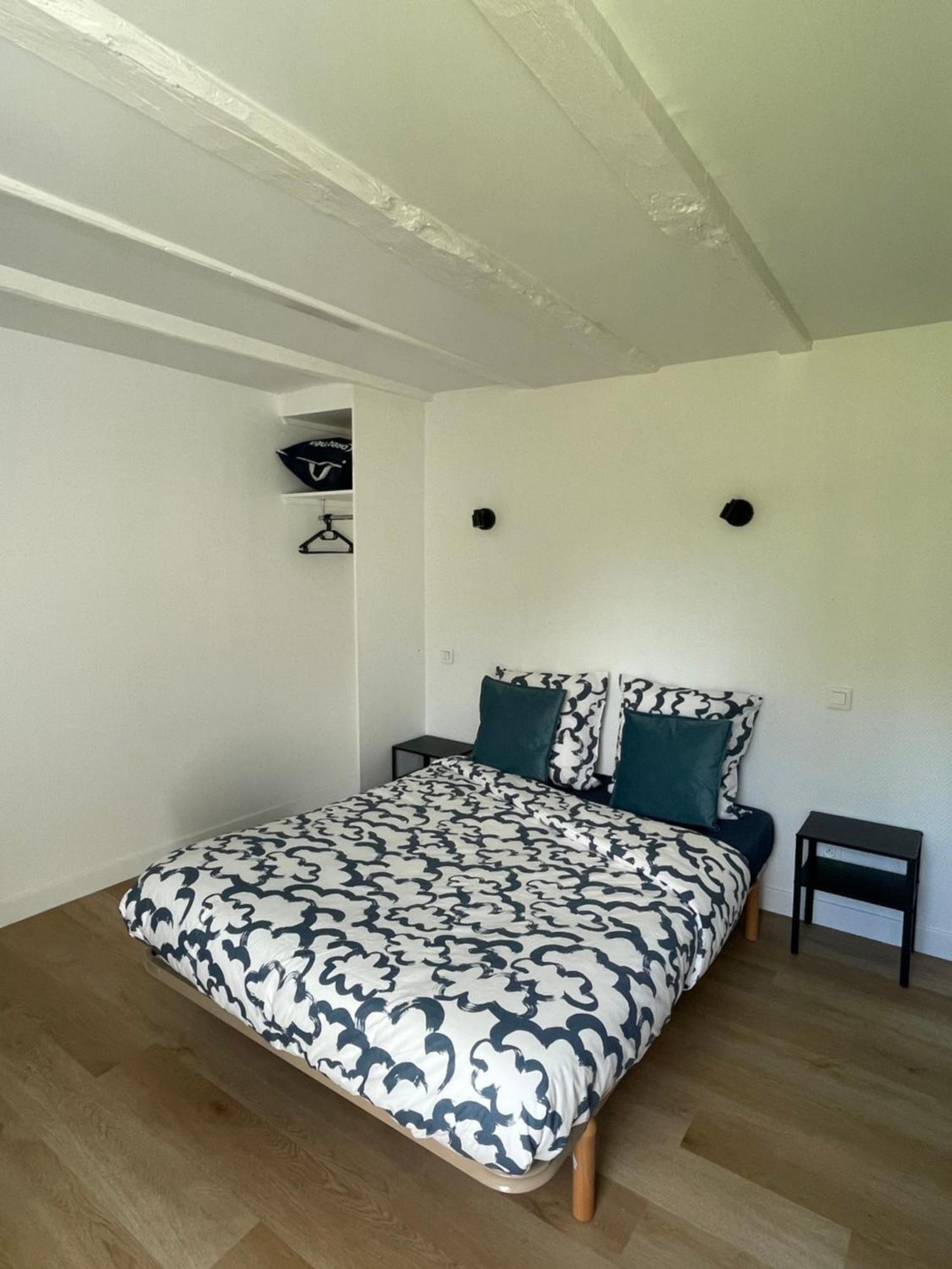 Au Pied Leve Hotel Calorguen Bagian luar foto