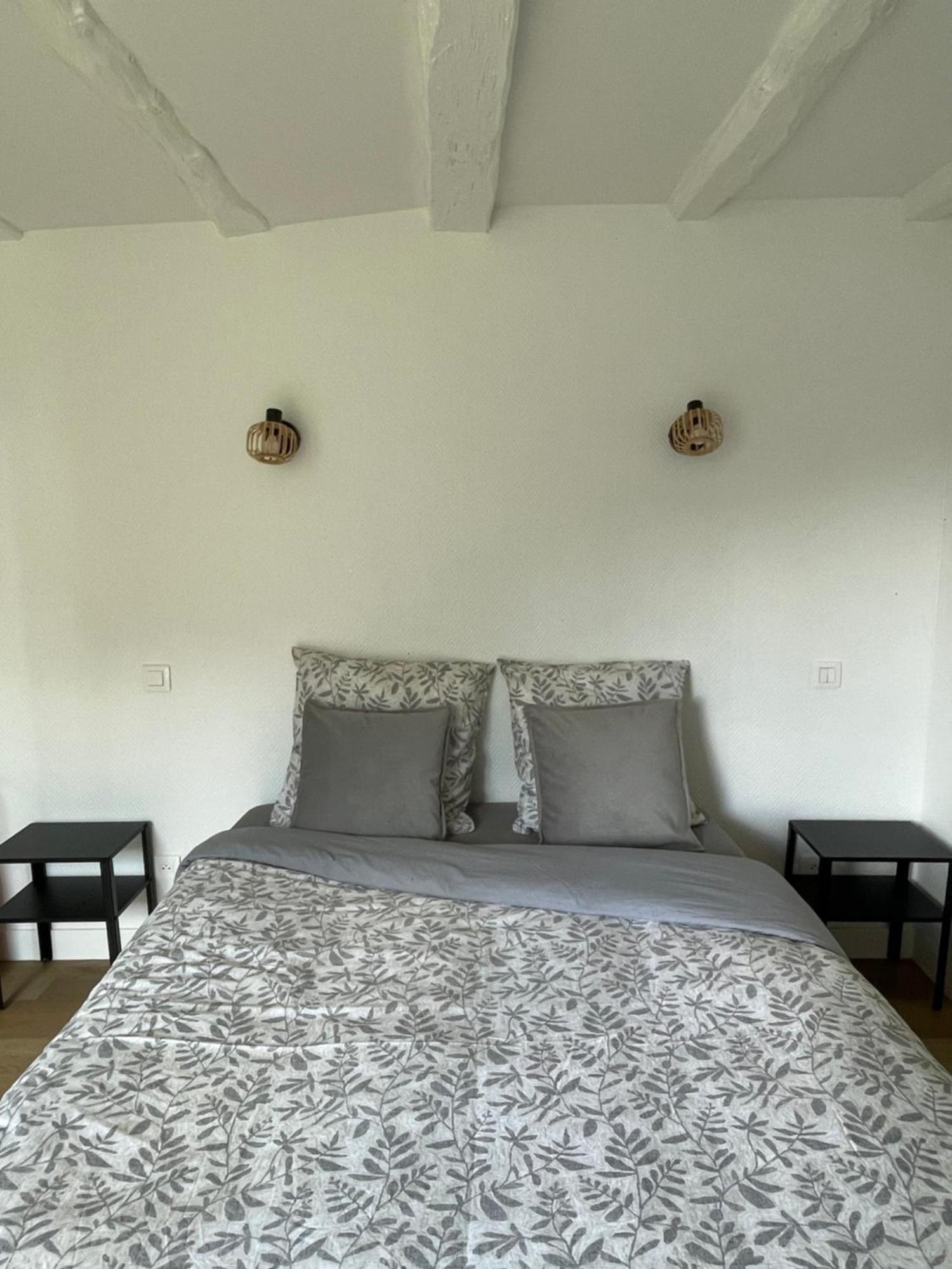 Au Pied Leve Hotel Calorguen Bagian luar foto