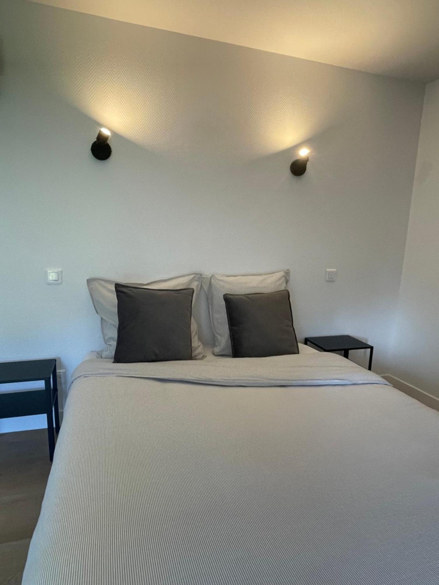 Au Pied Leve Hotel Calorguen Bagian luar foto